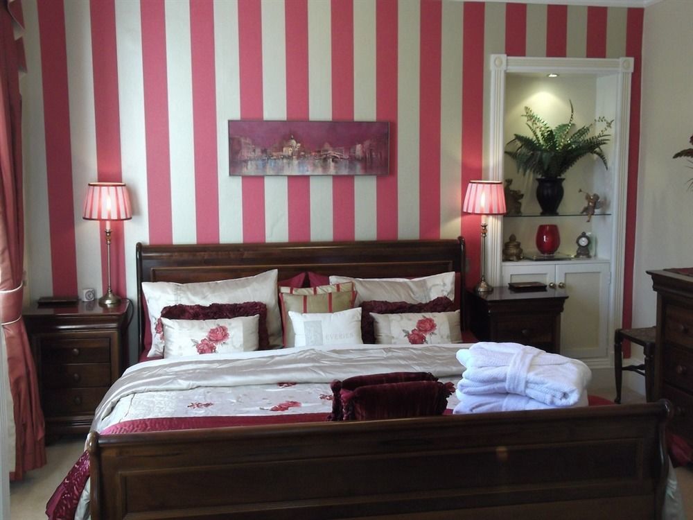 Holly House Bed And Breakfast And Apartments Херфорд Екстериор снимка