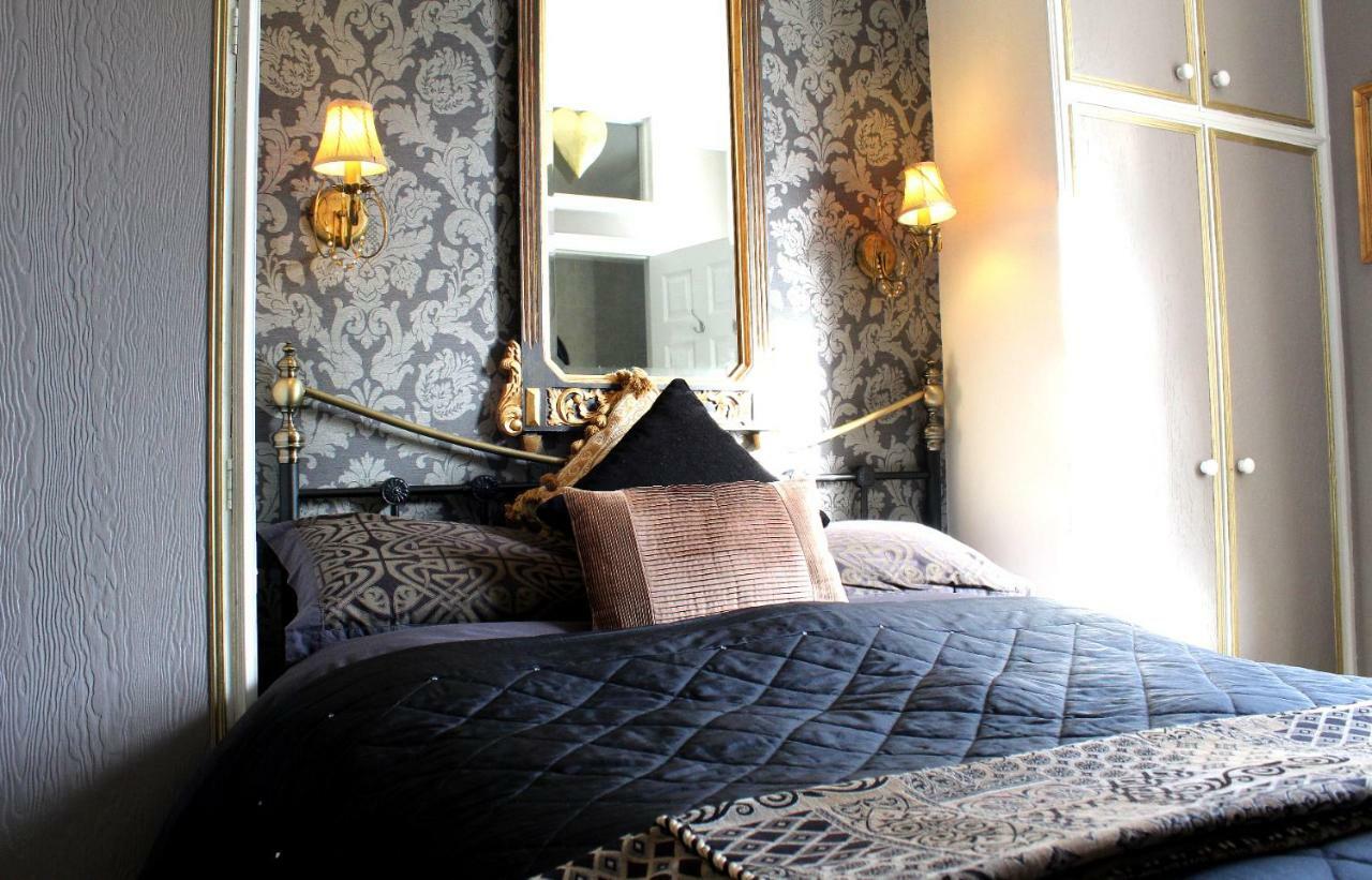 Holly House Bed And Breakfast And Apartments Херфорд Екстериор снимка
