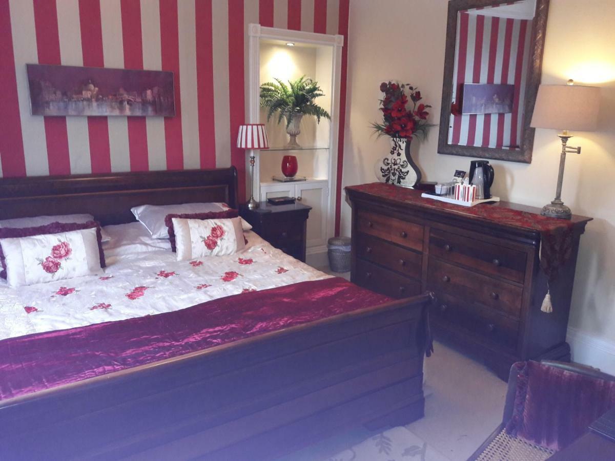 Holly House Bed And Breakfast And Apartments Херфорд Екстериор снимка