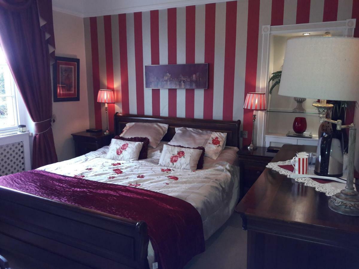 Holly House Bed And Breakfast And Apartments Херфорд Екстериор снимка
