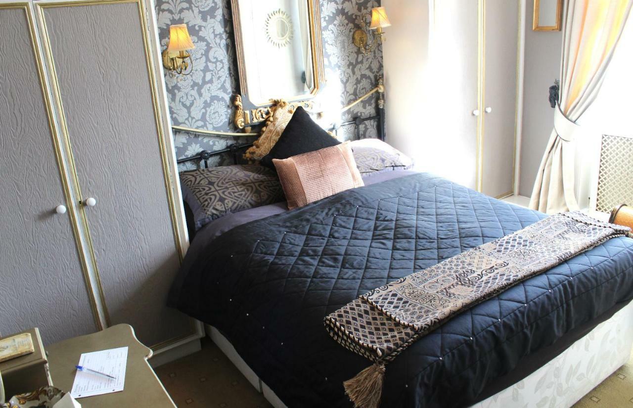 Holly House Bed And Breakfast And Apartments Херфорд Екстериор снимка